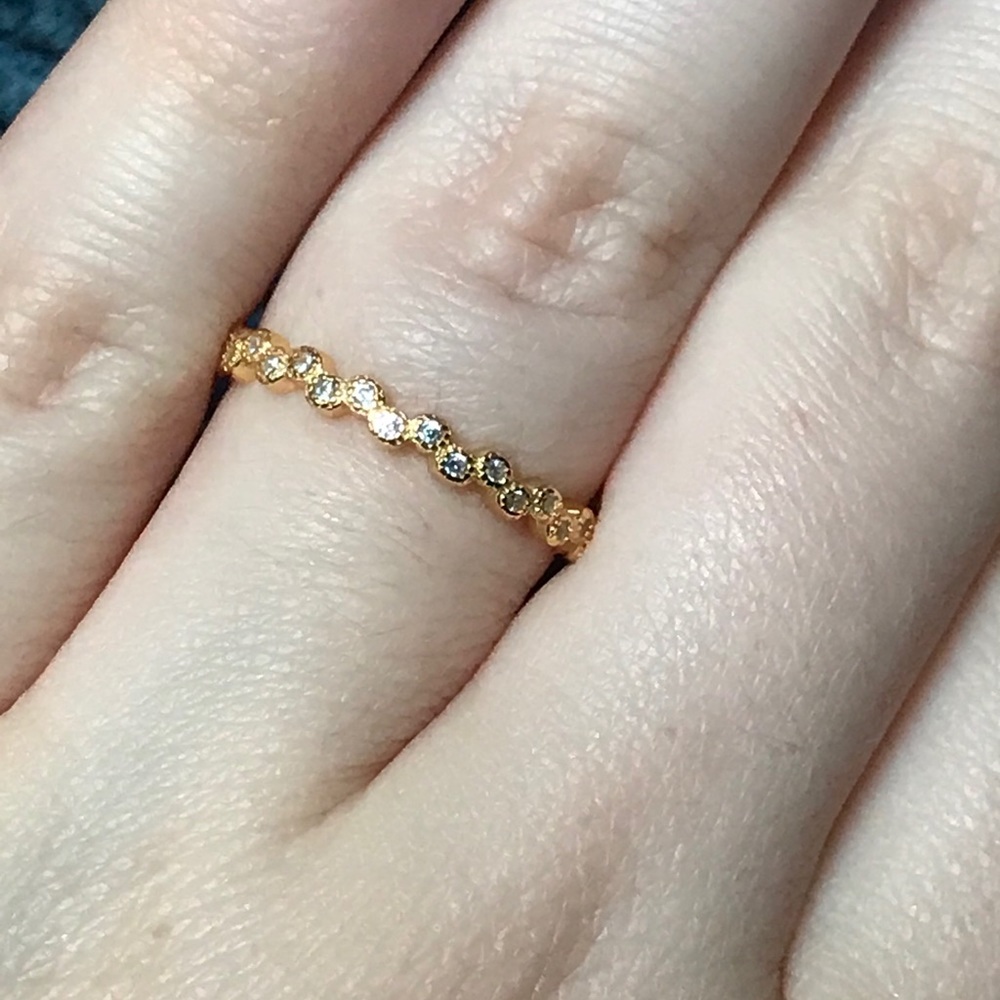 Yellow gold stackable ring band - Picture 4 of 6